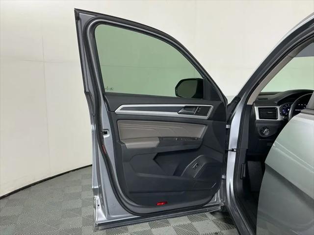 2022 Volkswagen Atlas 3.6L V6 SEL R-Line Black