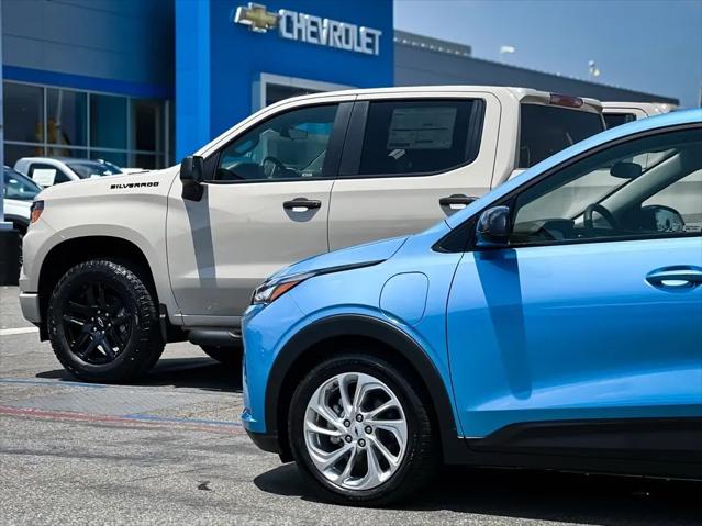 2027 Chevrolet Bolt LT FWD