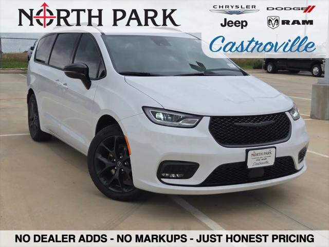 2026 Chrysler Pacifica Select for sale in Castroville, TX