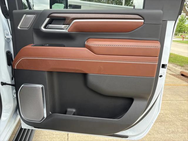 2026 GMC Sierra 2500HD Crew Cab, Standard Bed, Denali Ultimate, 4WD