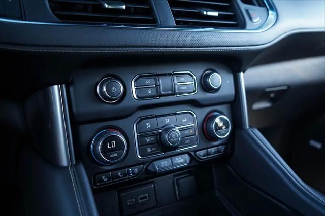 2023 Chevrolet Suburban 4WD Premier