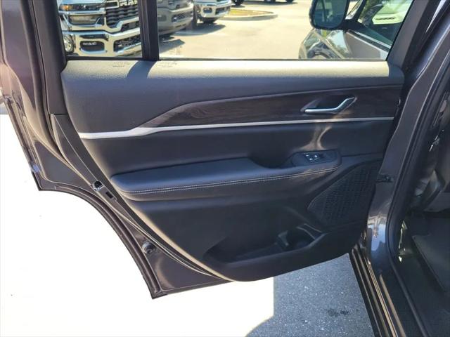 2026 Jeep Grand Cherokee L Altitude 4x2