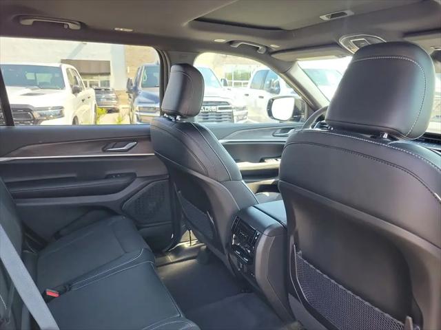 2026 Jeep Grand Cherokee L Altitude 4x2