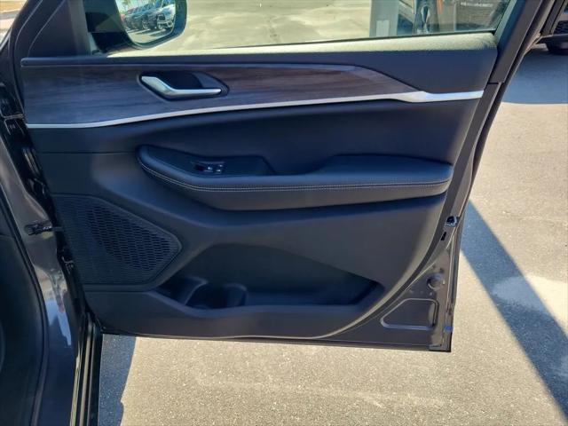 2026 Jeep Grand Cherokee L Altitude 4x2