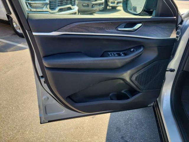2026 Jeep Grand Cherokee L Altitude 4x4