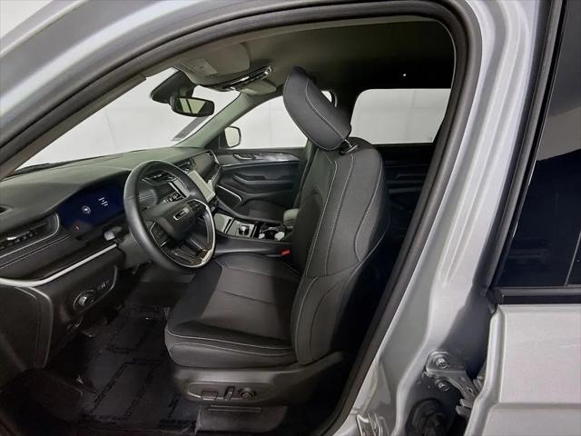 2022 Jeep Grand Cherokee L Laredo 4x4
