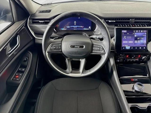 2022 Jeep Grand Cherokee L Laredo 4x4