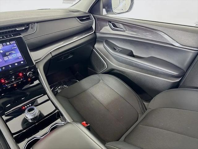 2022 Jeep Grand Cherokee L Laredo 4x4