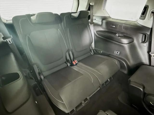 2022 Jeep Grand Cherokee L Laredo 4x4