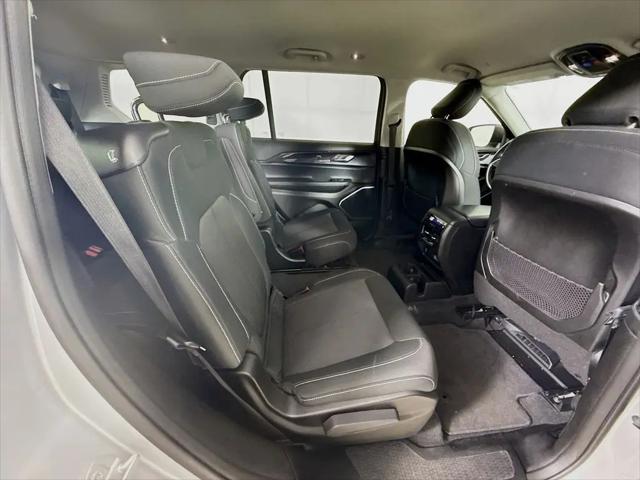 2022 Jeep Grand Cherokee L Laredo 4x4