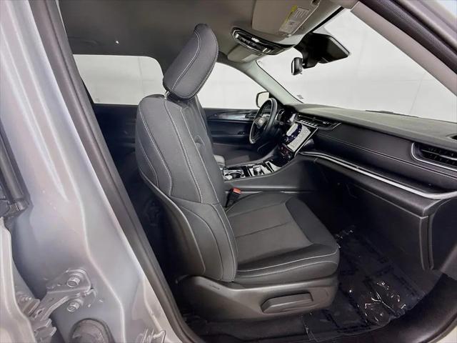 2022 Jeep Grand Cherokee L Laredo 4x4