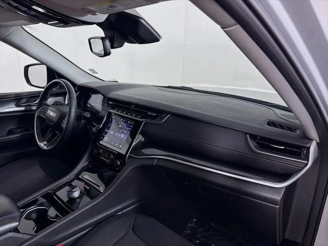 2022 Jeep Grand Cherokee L Laredo 4x4