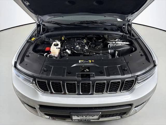 2022 Jeep Grand Cherokee L Laredo 4x4