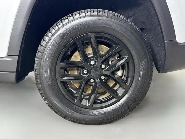2022 Jeep Grand Cherokee L Laredo 4x4