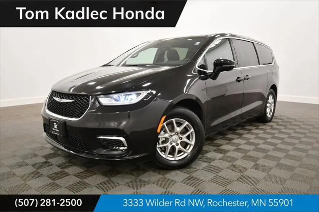2025 Chrysler Pacifica Select for sale in Rochester, MN
