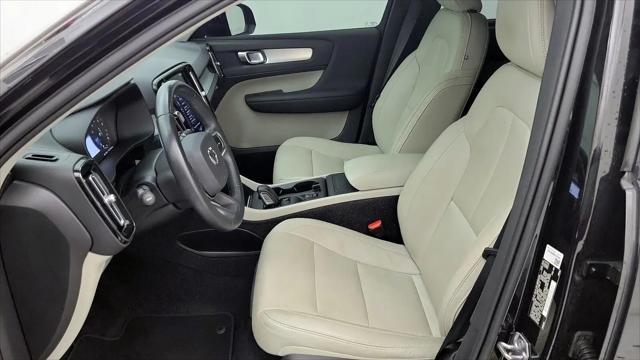 2021 Volvo XC40 T4 Momentum