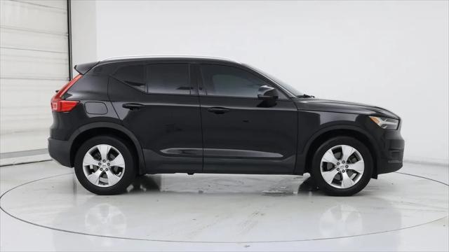 2021 Volvo XC40 T4 Momentum