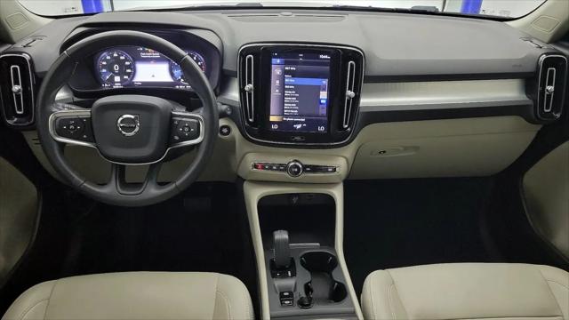 2021 Volvo XC40 T4 Momentum