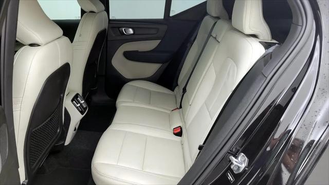 2021 Volvo XC40 T4 Momentum