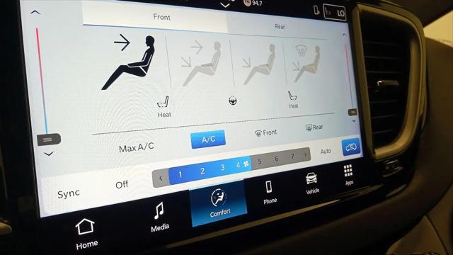 2025 Chrysler Pacifica Select