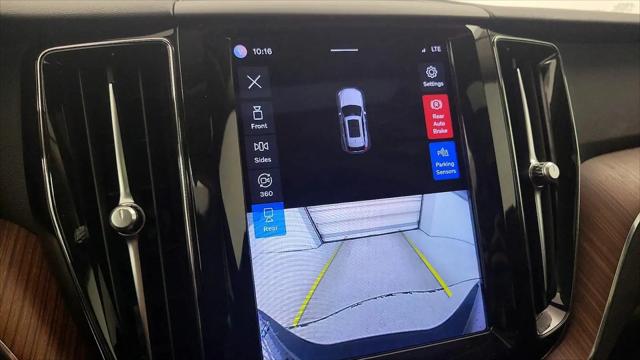 2023 Volvo XC60 B5 Plus Bright Theme
