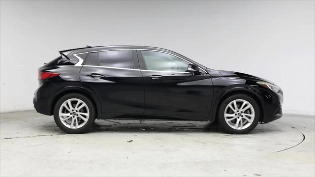 2017 INFINITI QX30 Luxury