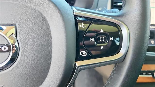 2023 Volvo XC90 B5 Plus