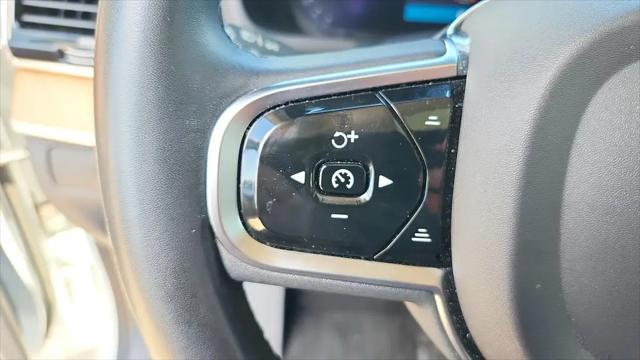 2023 Volvo XC90 B5 Plus