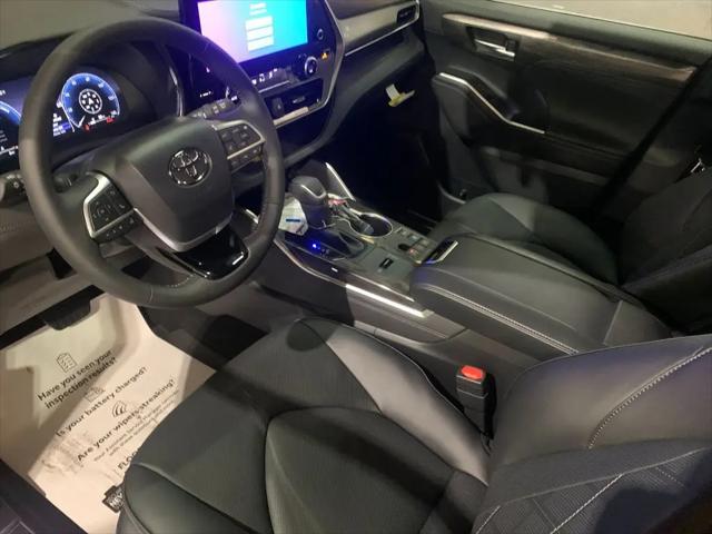 2026 Toyota Highlander Hybrid Platinum