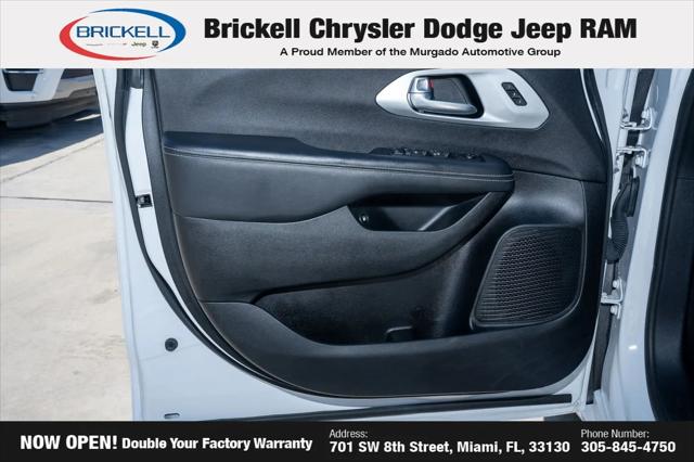 2024 Chrysler Pacifica Hybrid S Appearance Pkg
