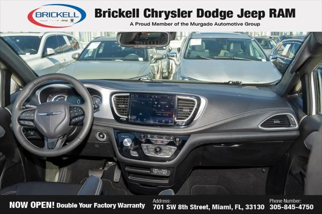 2024 Chrysler Pacifica Hybrid S Appearance Pkg