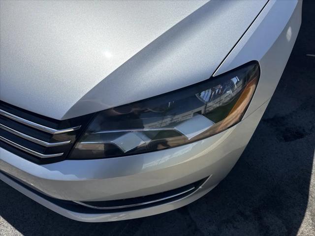 2014 Volkswagen Passat 1.8T Wolfsburg Edition