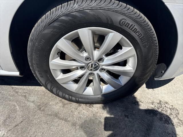 2014 Volkswagen Passat 1.8T Wolfsburg Edition