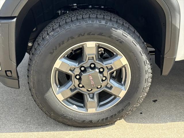 2026 GMC Sierra 2500HD Crew Cab, Standard Bed, SLT, 4WD