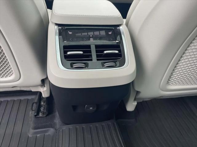 2023 Volvo XC90 B5 Plus