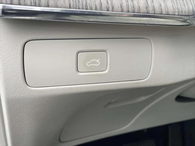 2023 Volvo XC90 B5 Plus