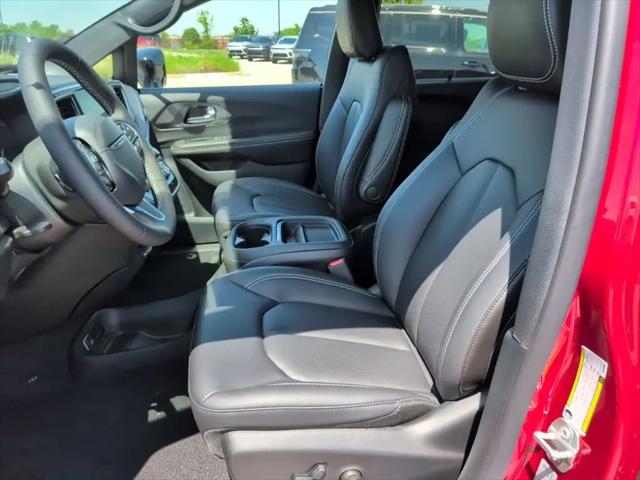 2027 Chrysler Pacifica Select AWD
