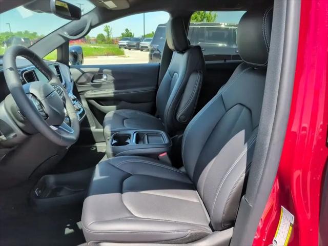 2027 Chrysler Pacifica Select AWD