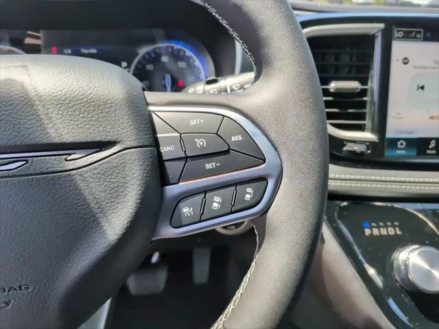 2027 Chrysler Pacifica Select AWD
