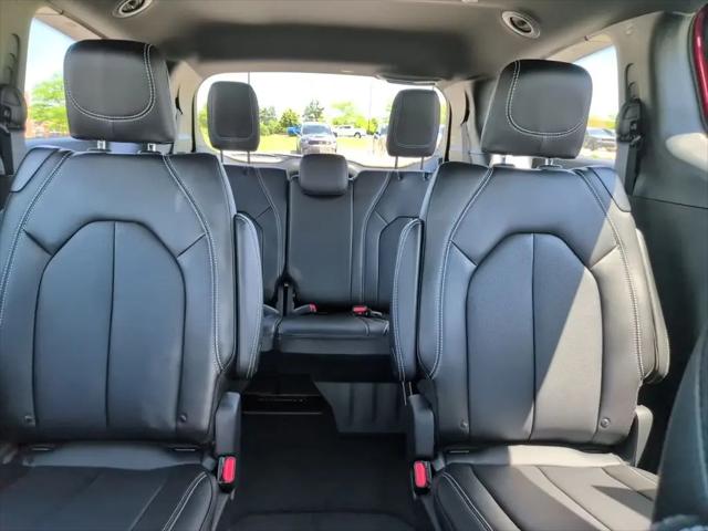 2027 Chrysler Pacifica Select AWD