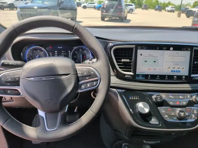 2027 Chrysler Pacifica Select AWD