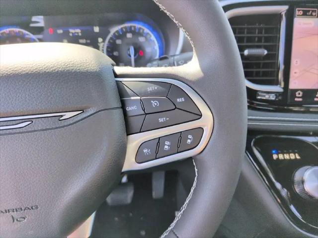 2027 Chrysler Pacifica Select