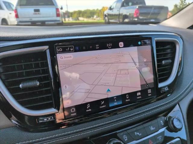 2027 Chrysler Pacifica Select