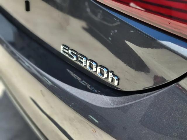 2023 Lexus ES 300h Ultra Luxury