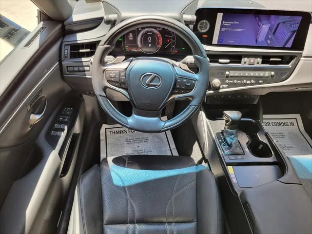 2023 Lexus ES 300h Ultra Luxury