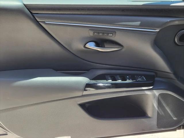 2023 Lexus ES 300h Ultra Luxury
