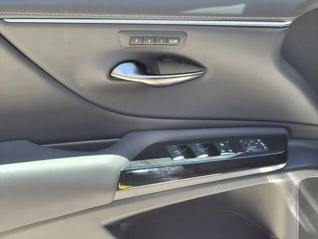 2023 Lexus ES 300h Ultra Luxury