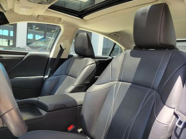 2023 Lexus ES 300h Ultra Luxury