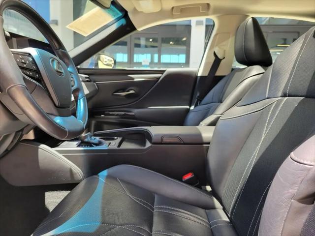 2023 Lexus ES 300h Ultra Luxury
