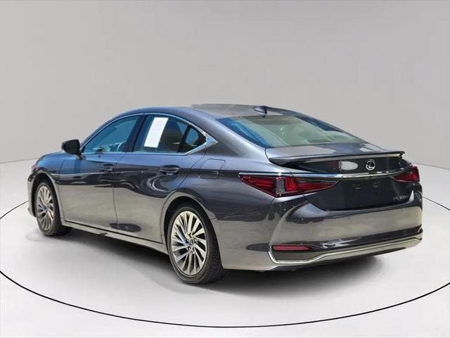 2023 Lexus ES 300h Ultra Luxury